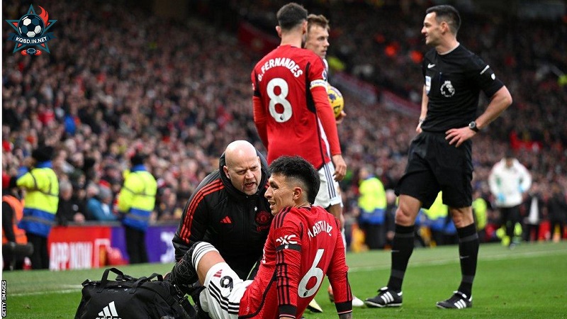Martinez là một trong bốn cầu thủ vắng mặt trong trận đấu với Newcastle
